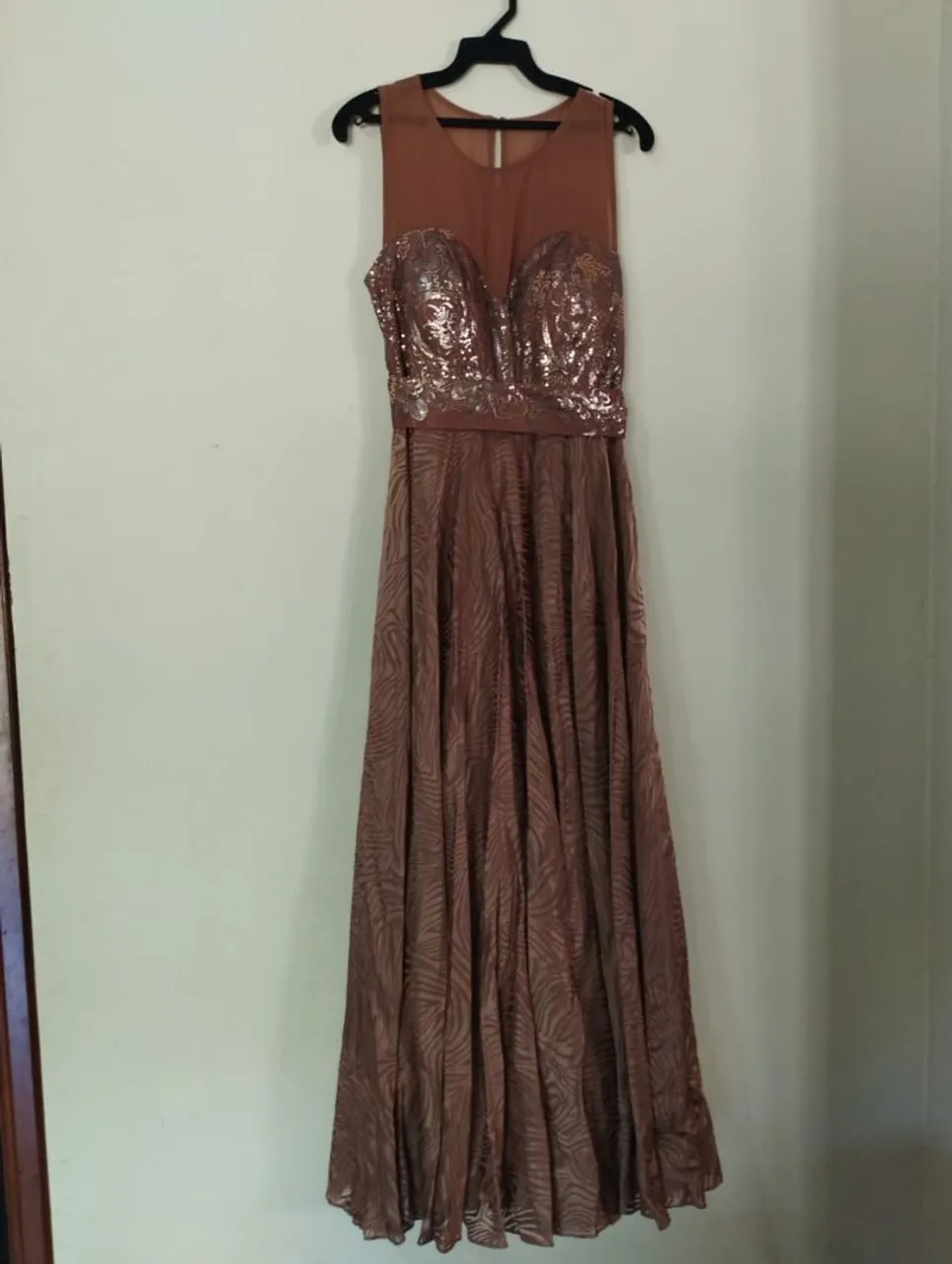 Vestido de festa marrom