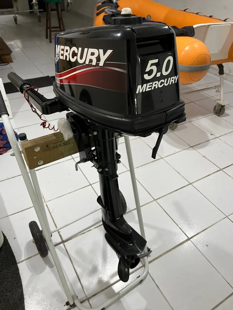 Motor de popa mercury 5 hp .