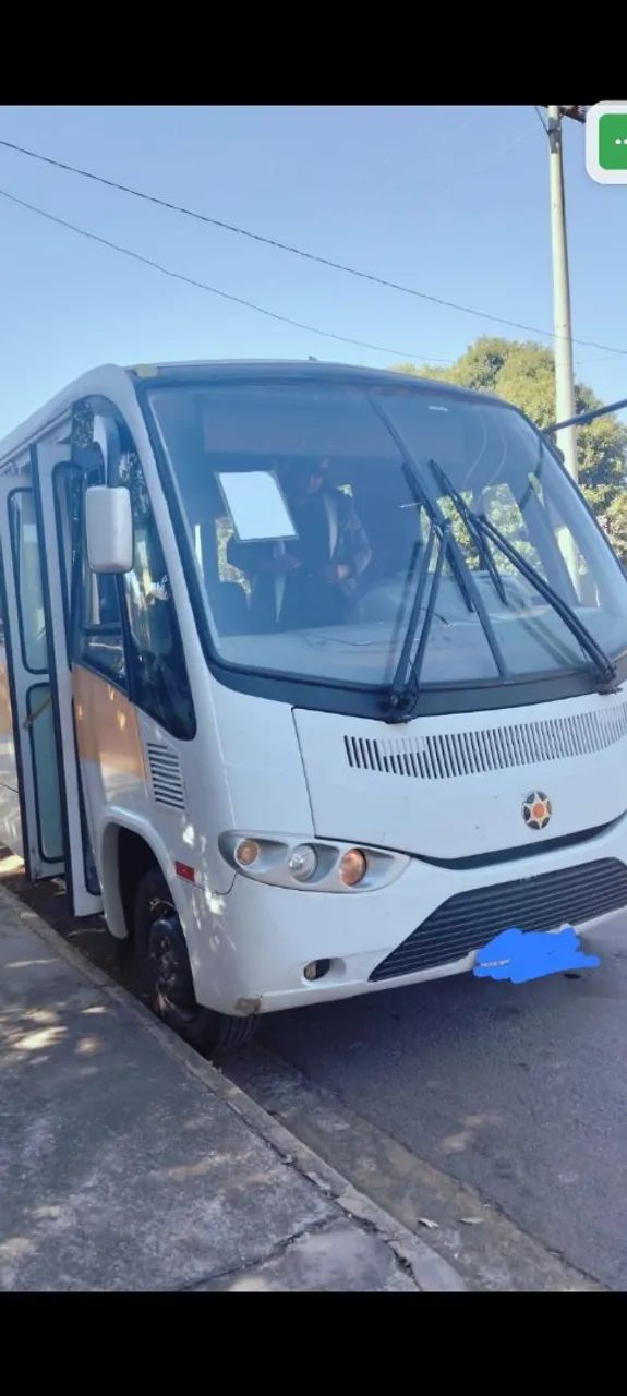 Micro ônibus sênior Mercedes LO915