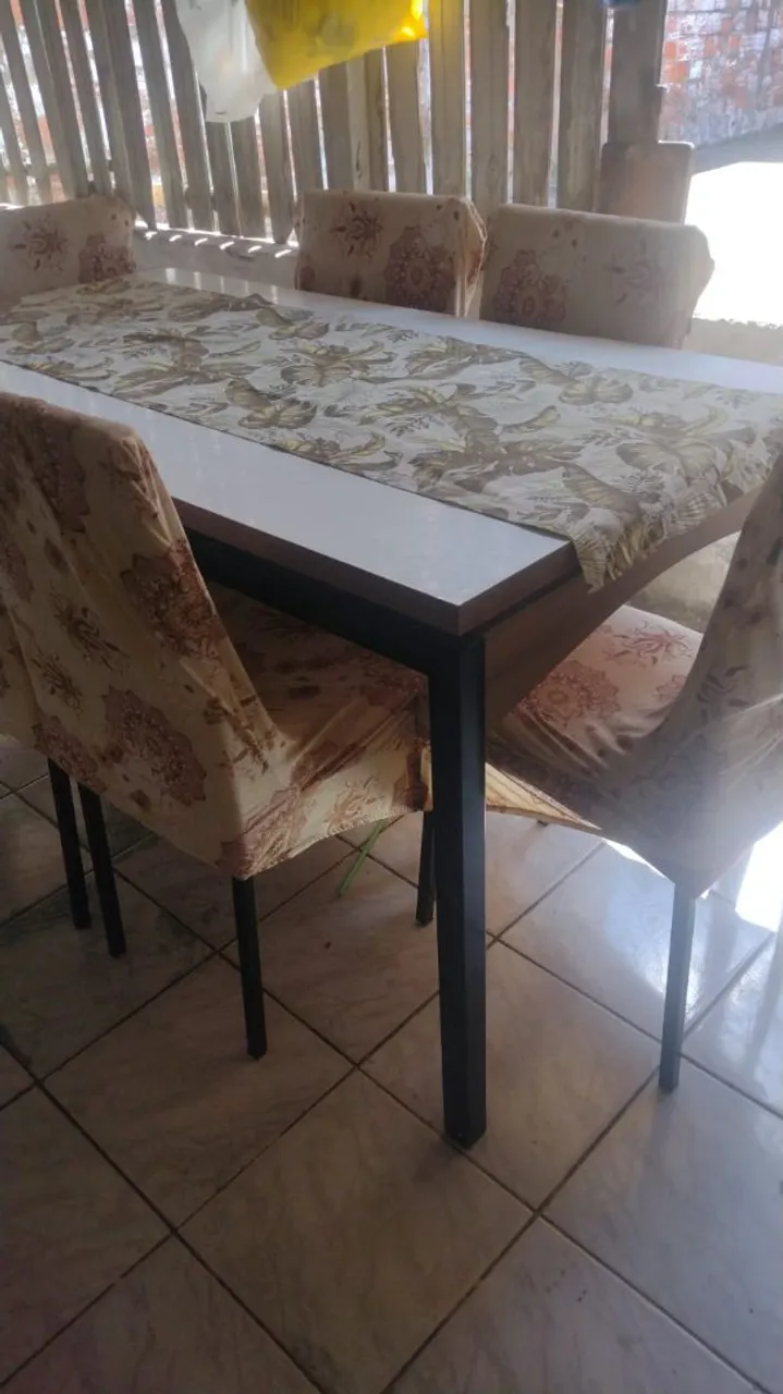 Mesa de Jantar com 6 Cadeiras vermelhas