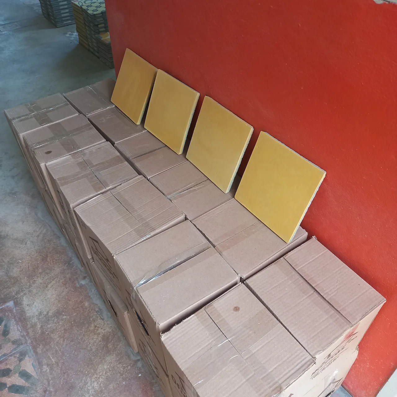 LADRILHOS HIDRAULICOS,20CM×20CM,AMARELOS,TEMOS 418 PEÇAS NO ESTOQUE,16,5 METROS QUADRADOS