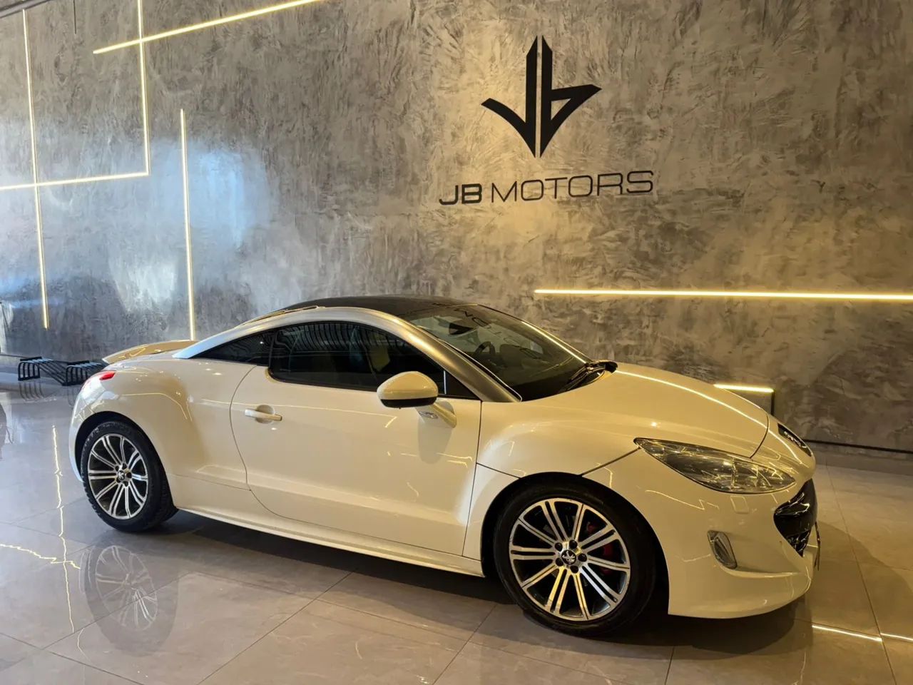5 carros de luxo com preço de carro popular para você pagar de milionário