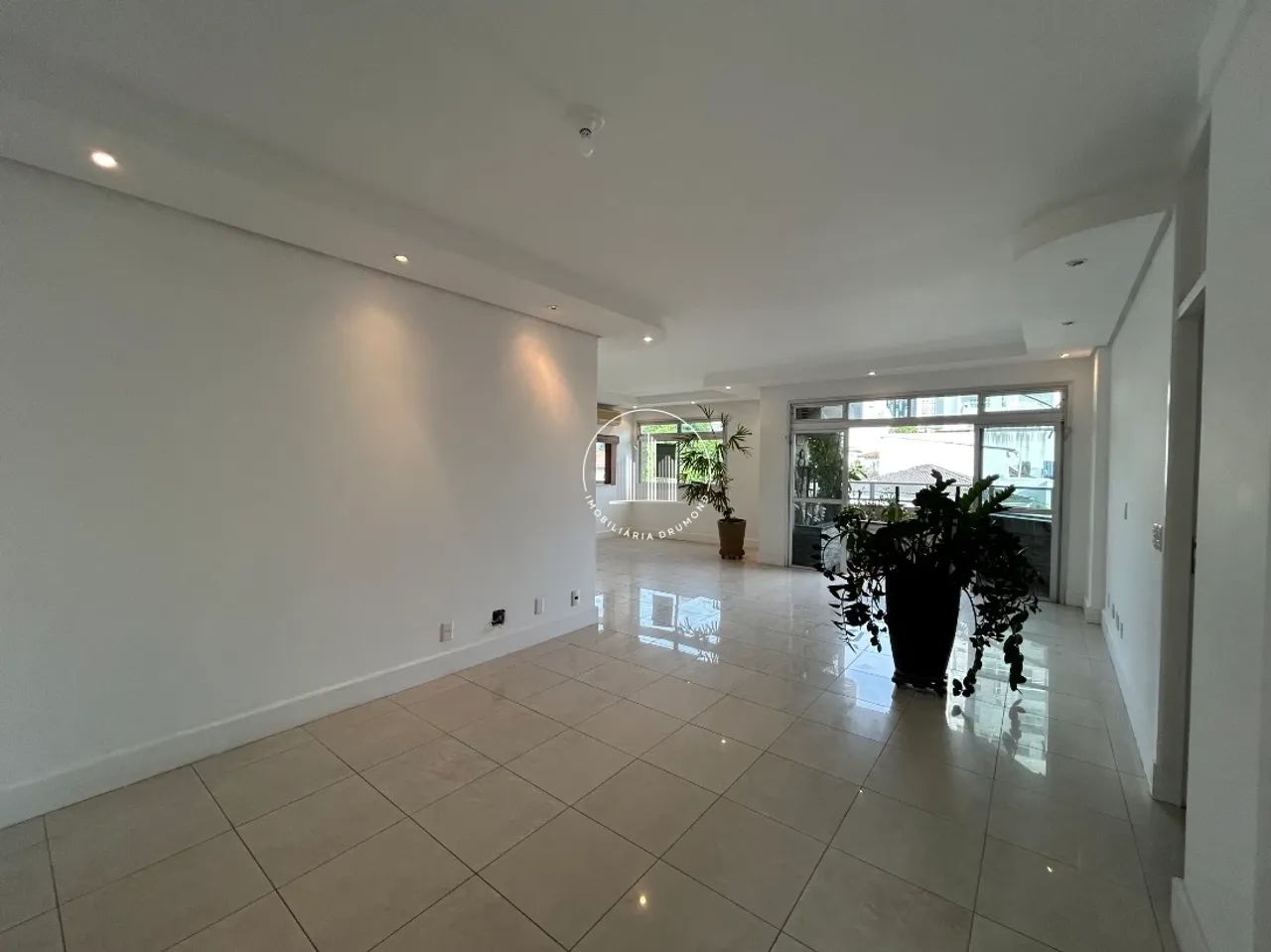 Apartamento 4 Quartos com 2 Suítes e 211m² - Centro - Foto 4