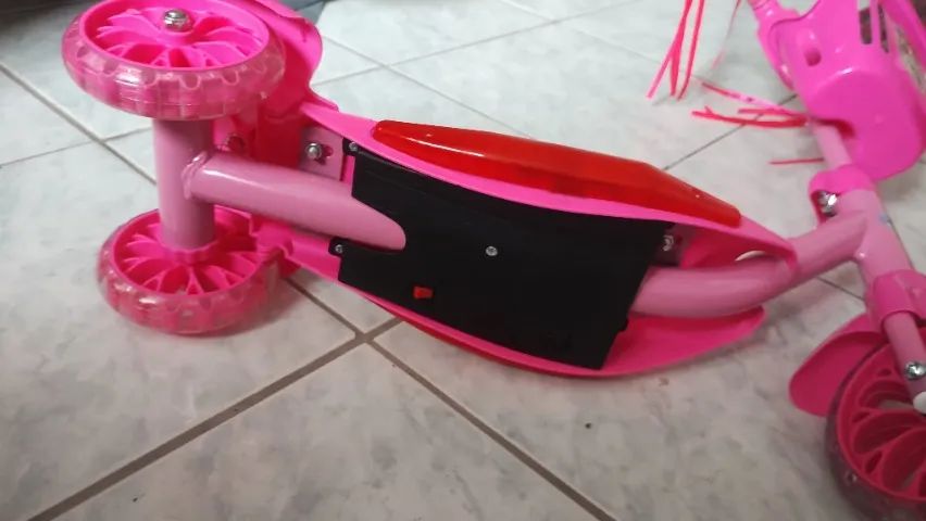 Patinete Infantil NOVO com luzes e cesto - Foto 5