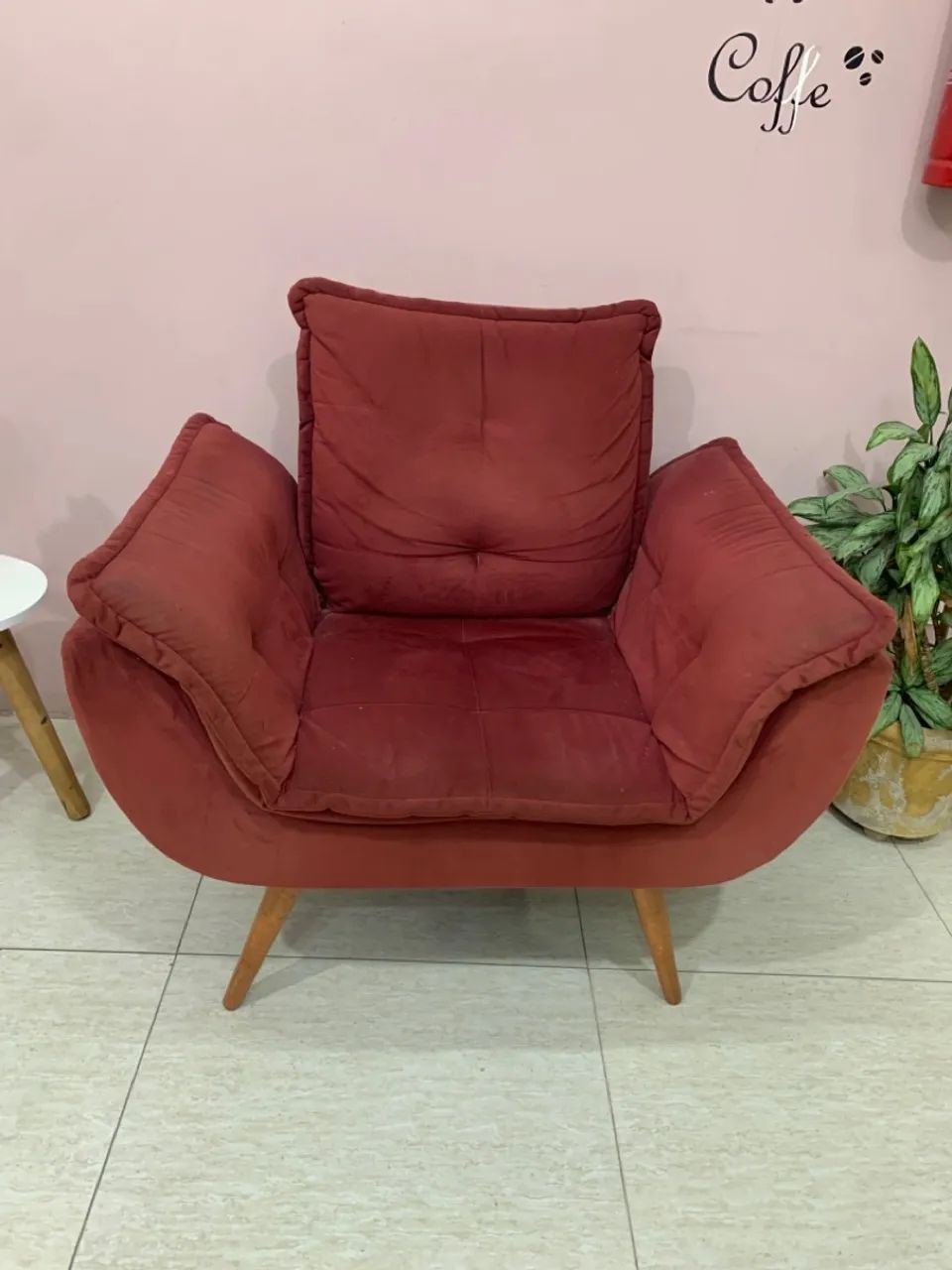 Poltronas vermelhas de veludo - Conforto e estilo! - Foto 3