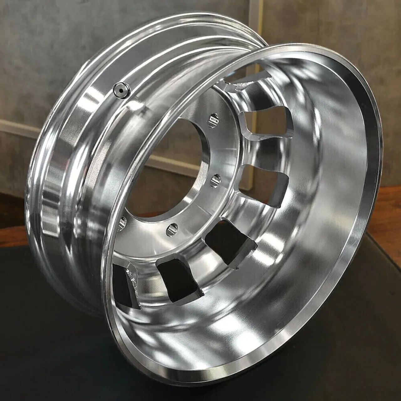 Roda de Alumínio Caminhão 3/4 Speedline 17,5 x 6 (6 furos) - Italspeed - Foto 5