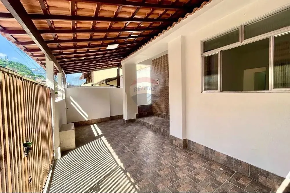 Casa de condomínio para alugar com 2 quartos, quintal e 1 vaga de garagem na Freguesia de