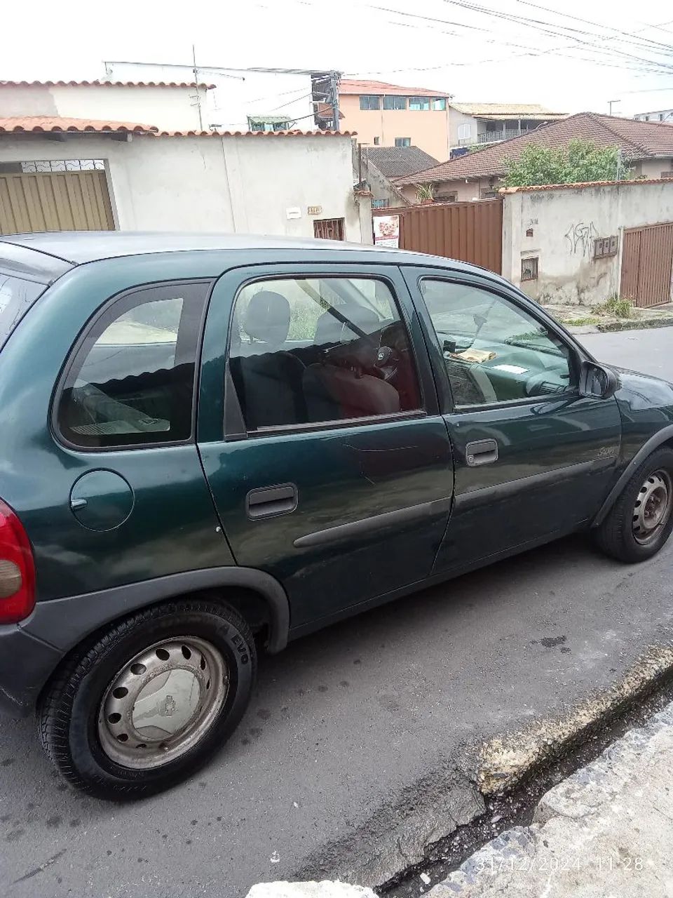 Vendo ou troco. Só não troco em moto .Corsa 97 4 portas básico  - Foto 3