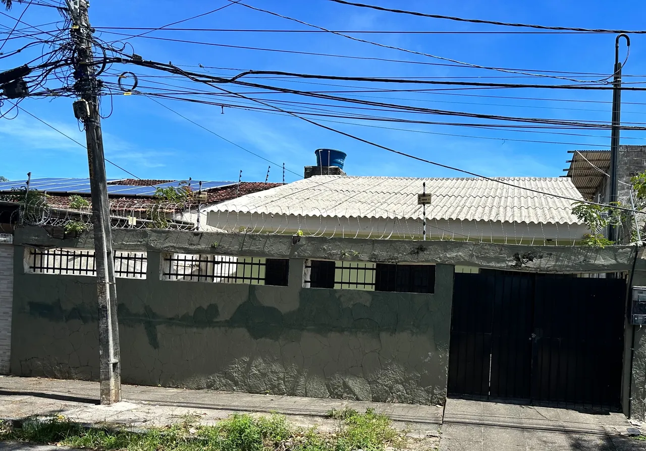 Casa para venda com 240 metros quadrados em Campo Grande