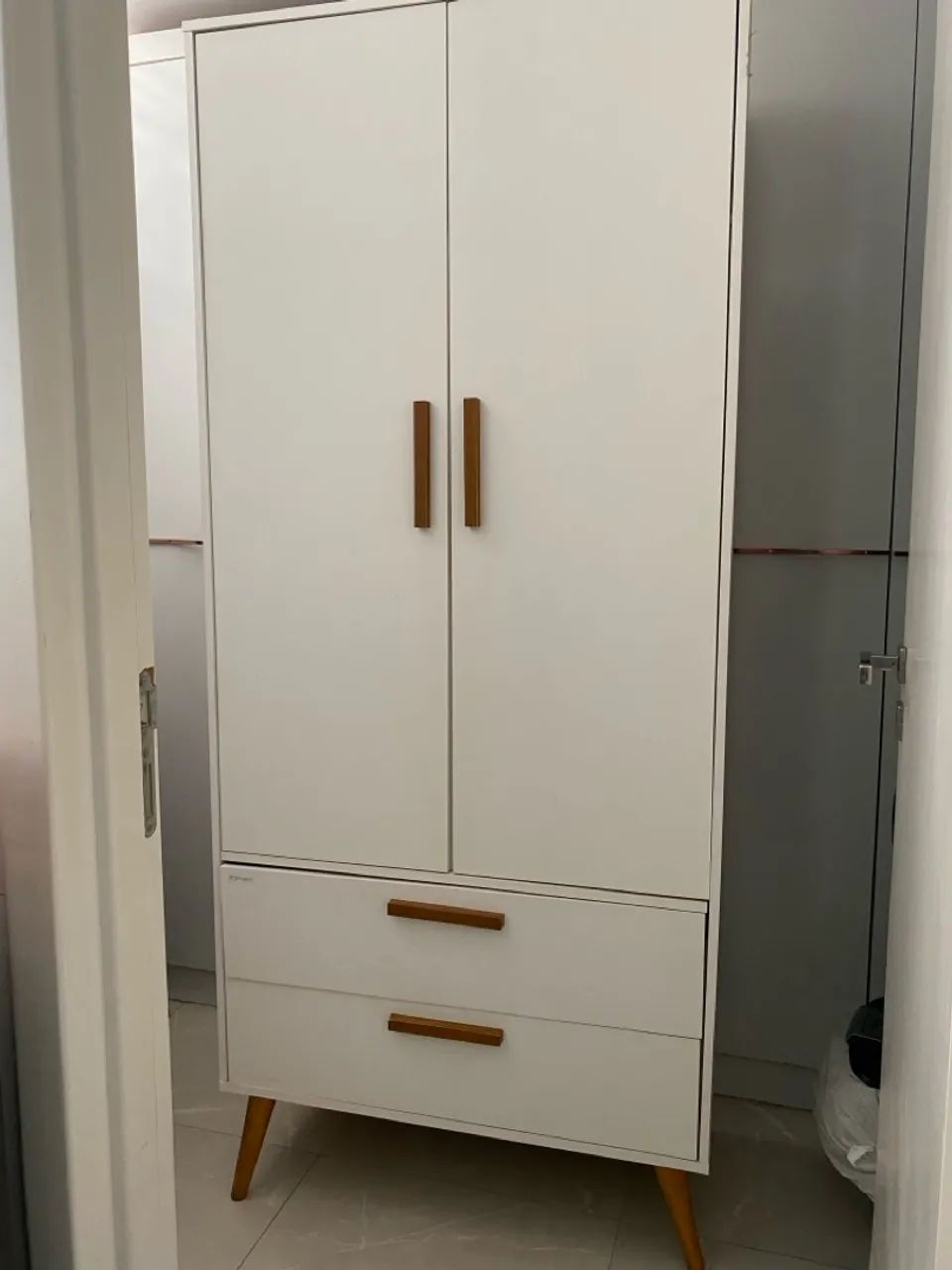 Armário Branco com 2 Portas e 2 Gavetas 100% MDF marca Matic 