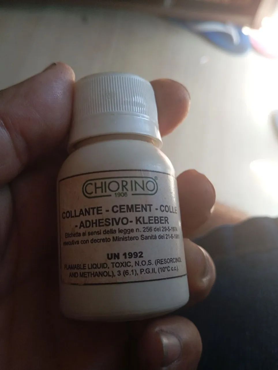 Cola de contato para carro - CHIORINO 1906