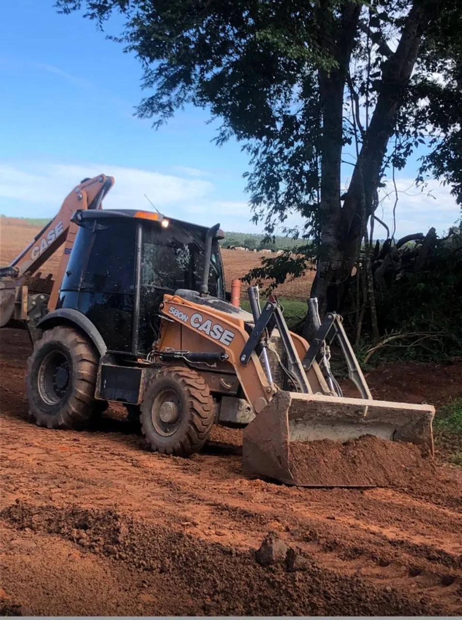 RETROESCAVADEIRA CASE 580 N 2022