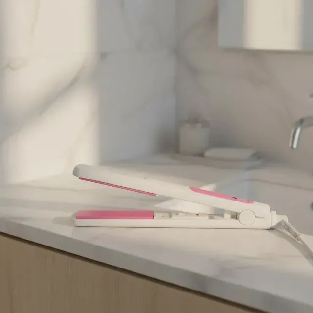 Prancha chapinha Remington s1300 rosa e branca - Foto 2