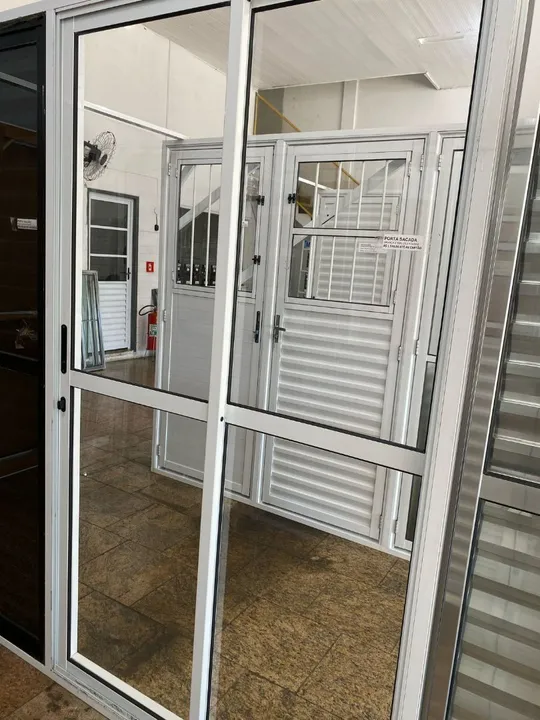 OFERTA IMPERDÍVEL PORTA DE ALUMÍNIO SACADA 2F 2.10X1.20