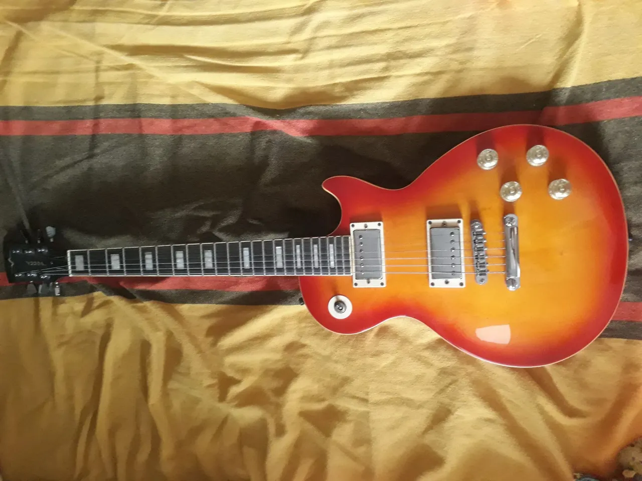 Guitarra Vogga Les Paul Sunburst