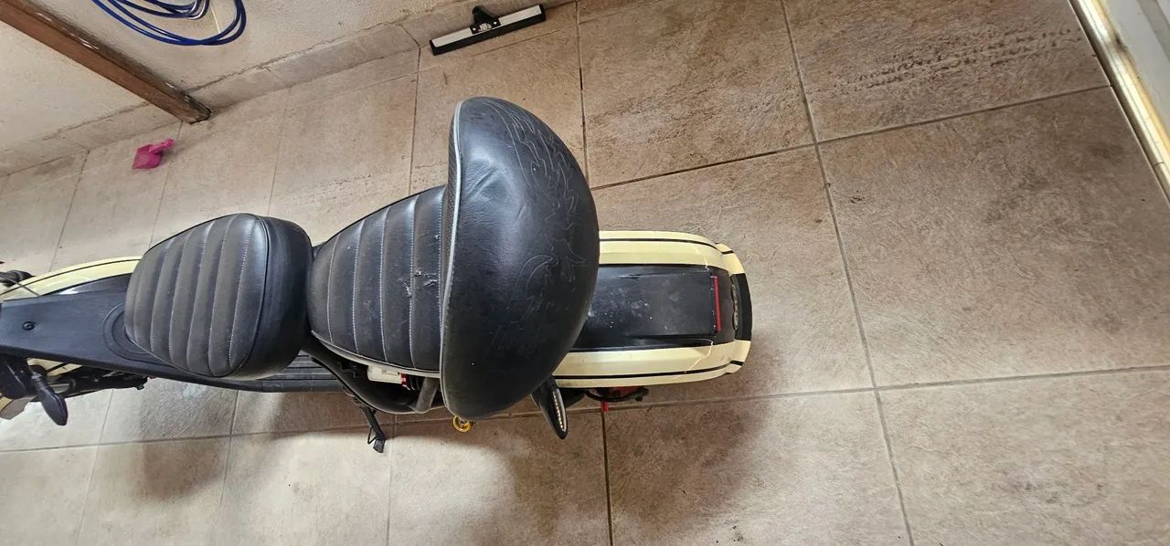 Moto elétrica Goo pra vender rápido aceito troca 8 mil valor pra transfereri pro nome junt - Foto 5