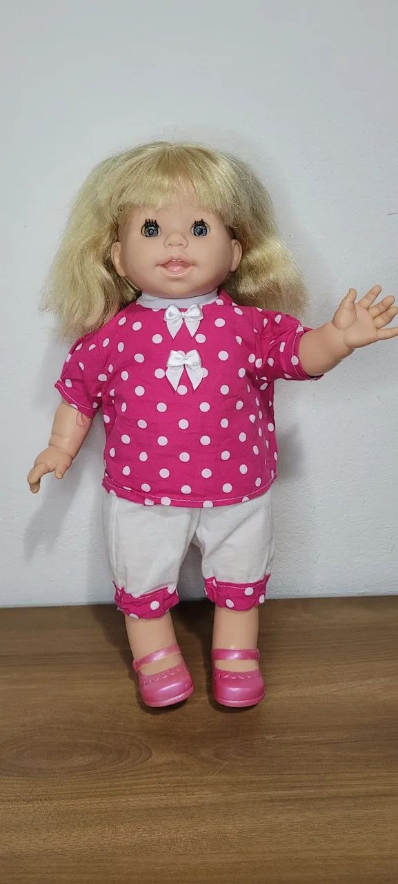 Boneca antiga Cotiplás  olhos que abrem e fecham de roupa de bolinhas com sapatinho