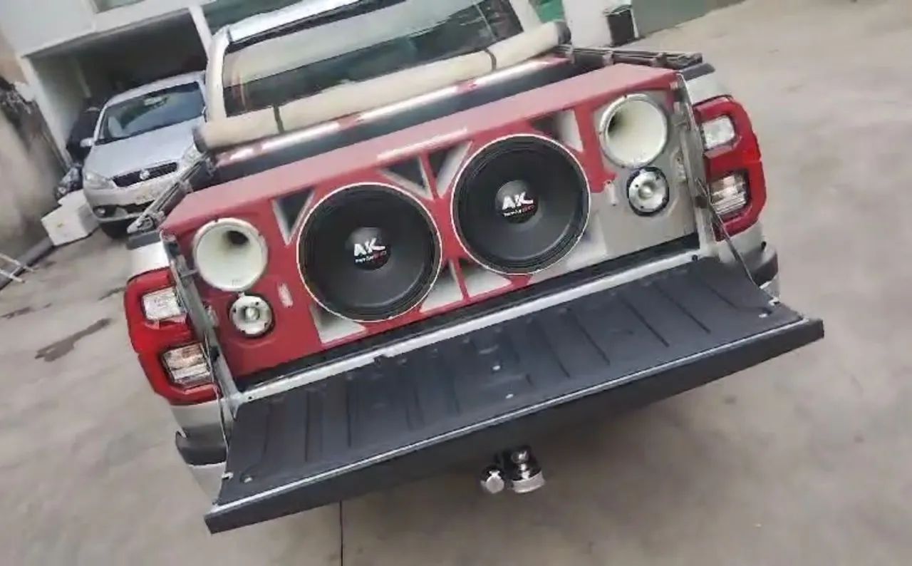 Som automotivo completo para caminhonete 
