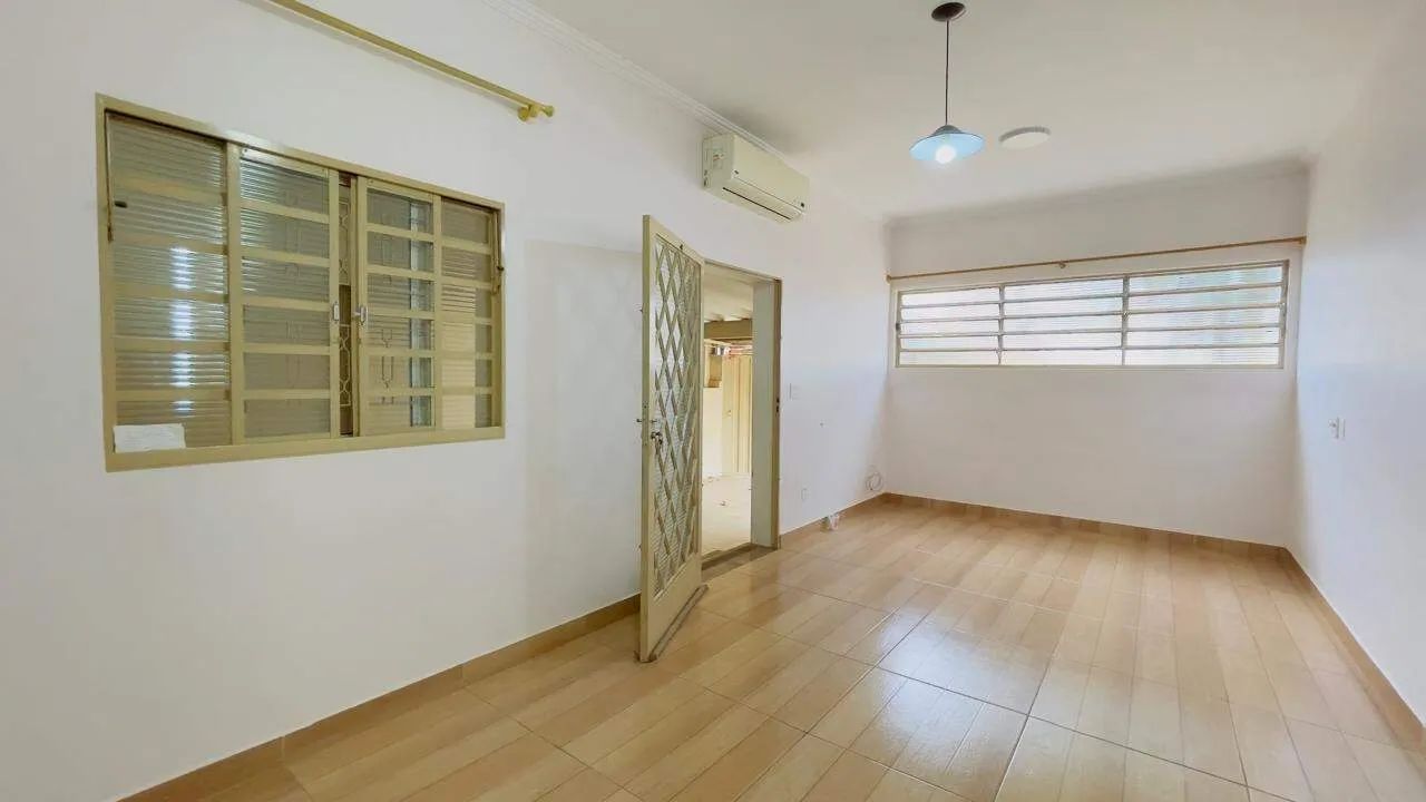 Casa comercial e residencial à venda com 3 quartos, 142 m², Parque Real