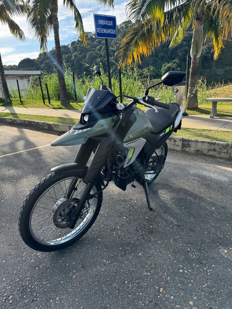 Gavetas 04 Correr de Portas 02 270cm Roupeiro panpan　グレー38 c/ Espelhos e Pés ジャケット・アウター