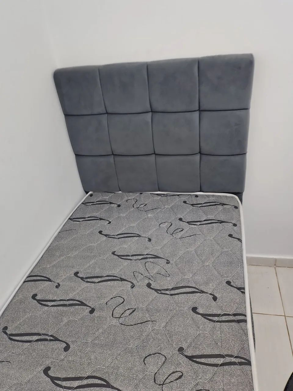Cama solteiro com cama auxilia e cabeceira. - Foto 3