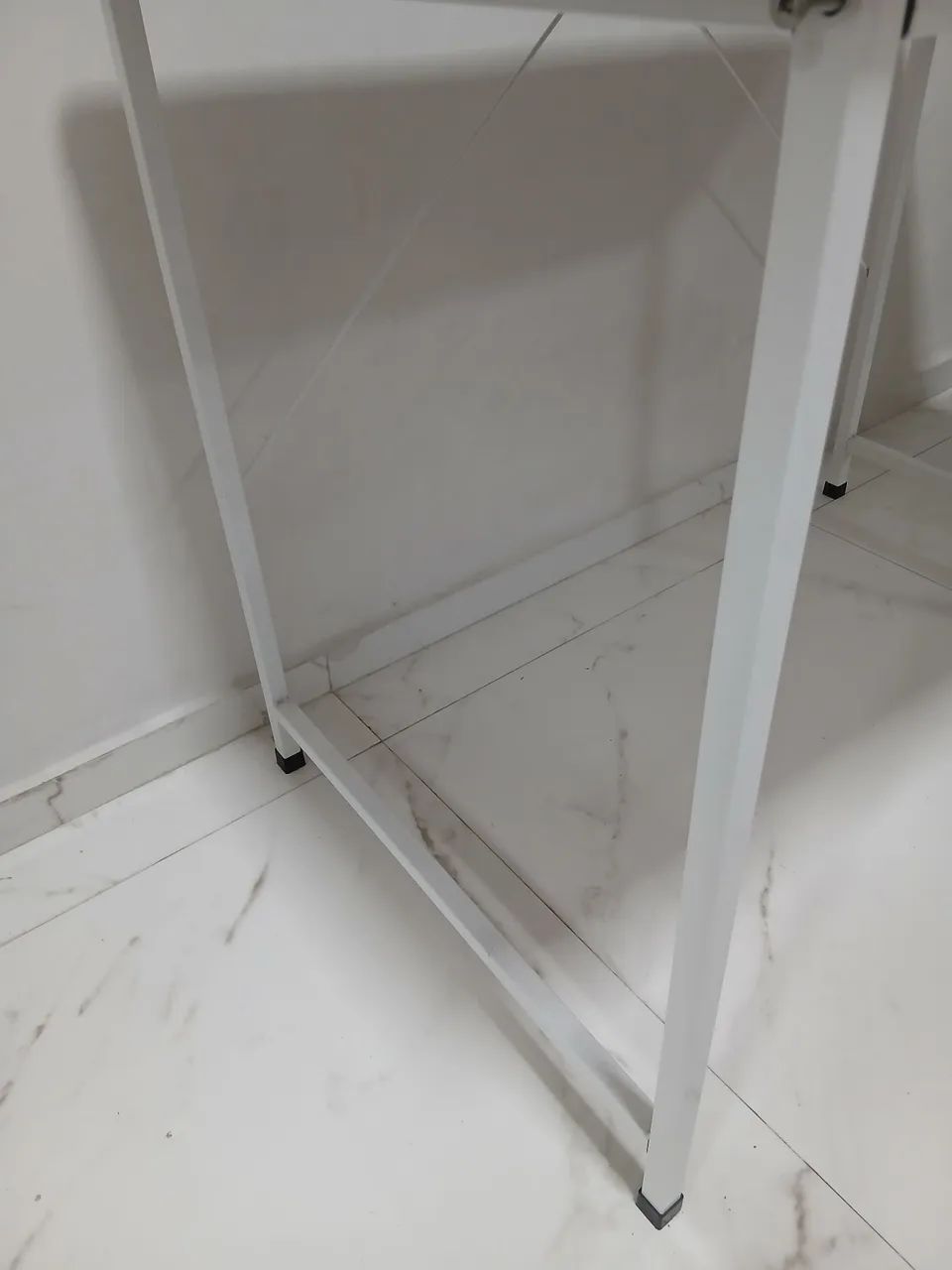 Mesa/ escrivaninha em excelente estado - Foto 2