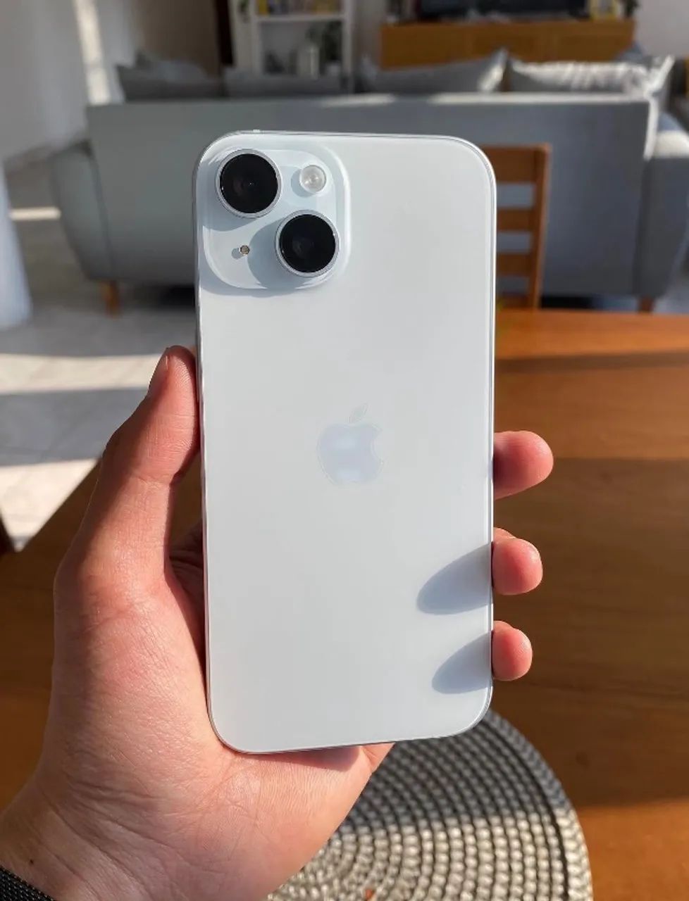 iPhone 15 pra vender logo