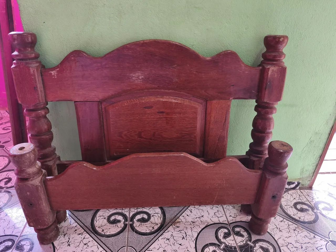 Estrado+ cama de madeira 