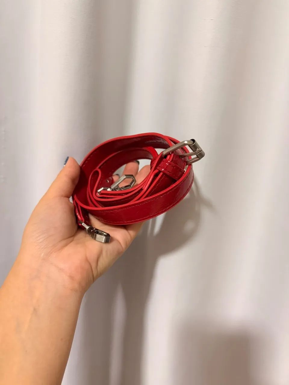 Vendo bolsa feminina de cor vermelha  - Foto 3