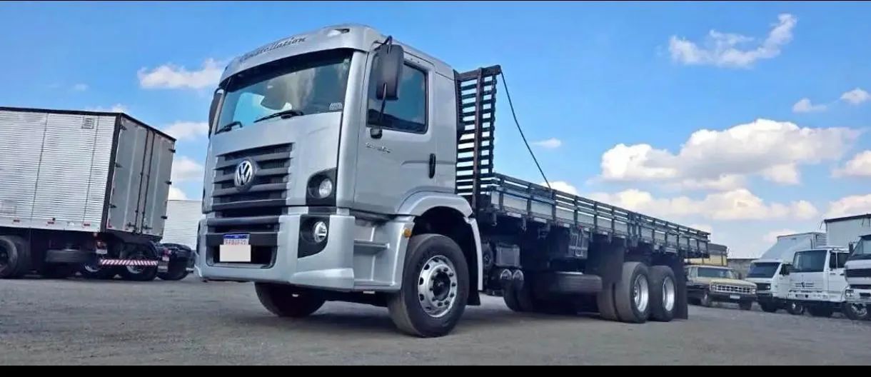 Caminhão Constellation 24 250