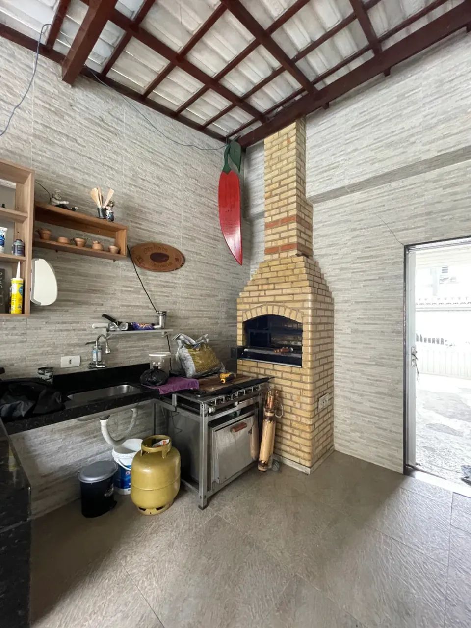 CASA TRIPLES COM PISCINA E CHURRASQUEIRA EM JARDIM MARILANDIA - Foto 2