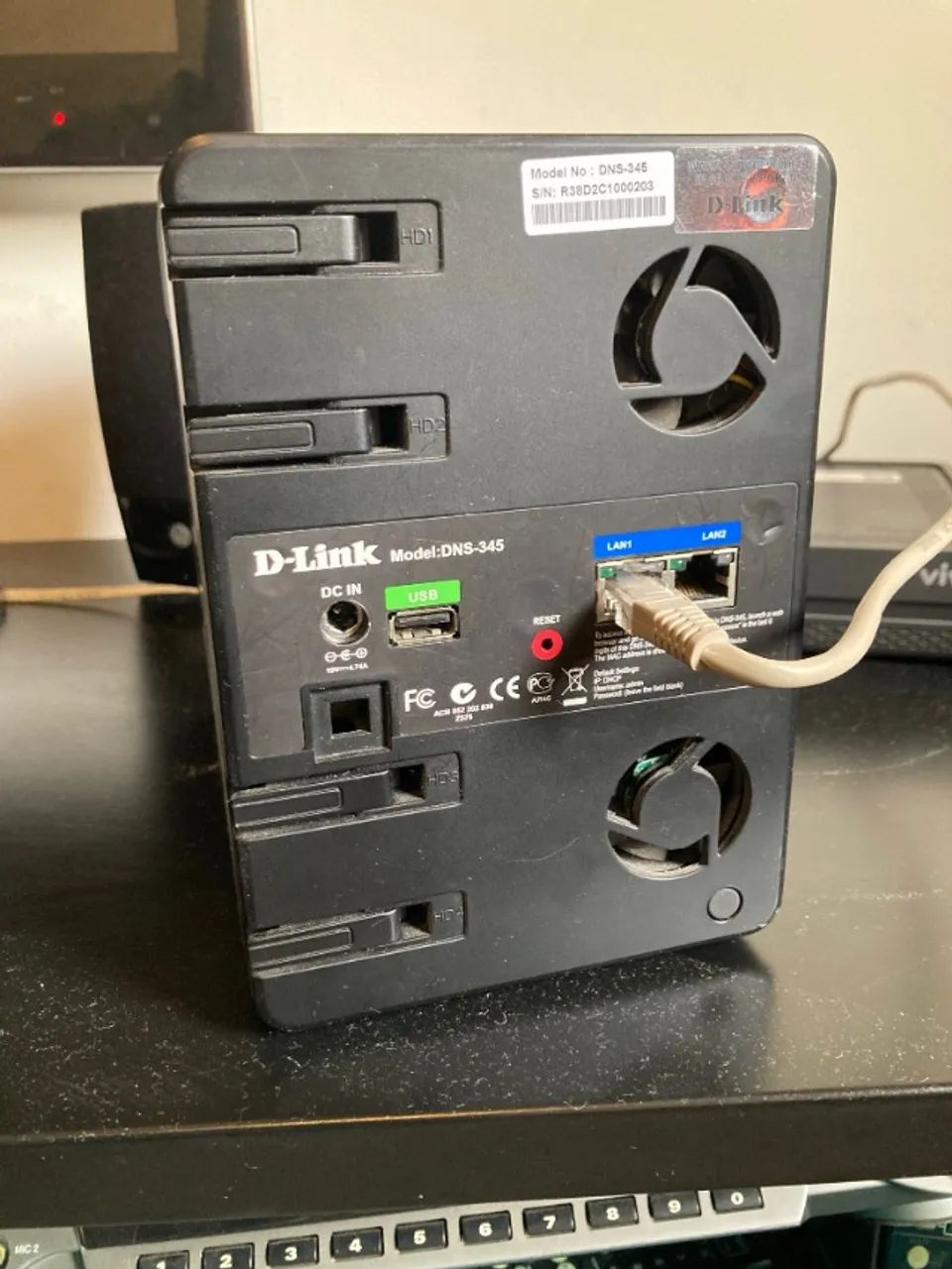 D-Link DNS-345 ShareCenter Quattro - NAS 4 baias - Foto 2
