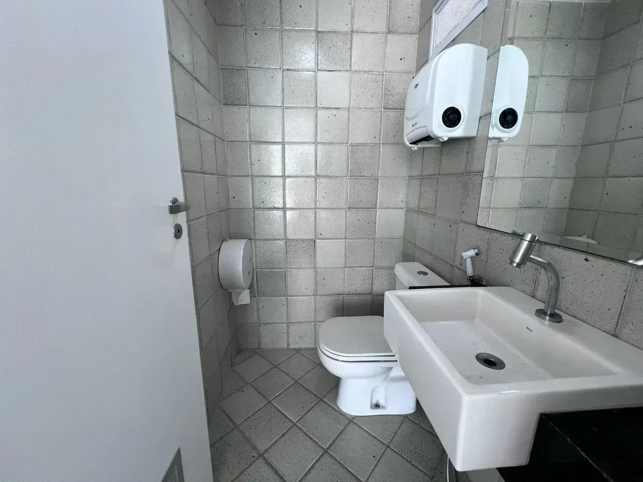 Oportunidade Única: Prédio Comercial Completo e Estruturado em Localização Premium - Foto 4