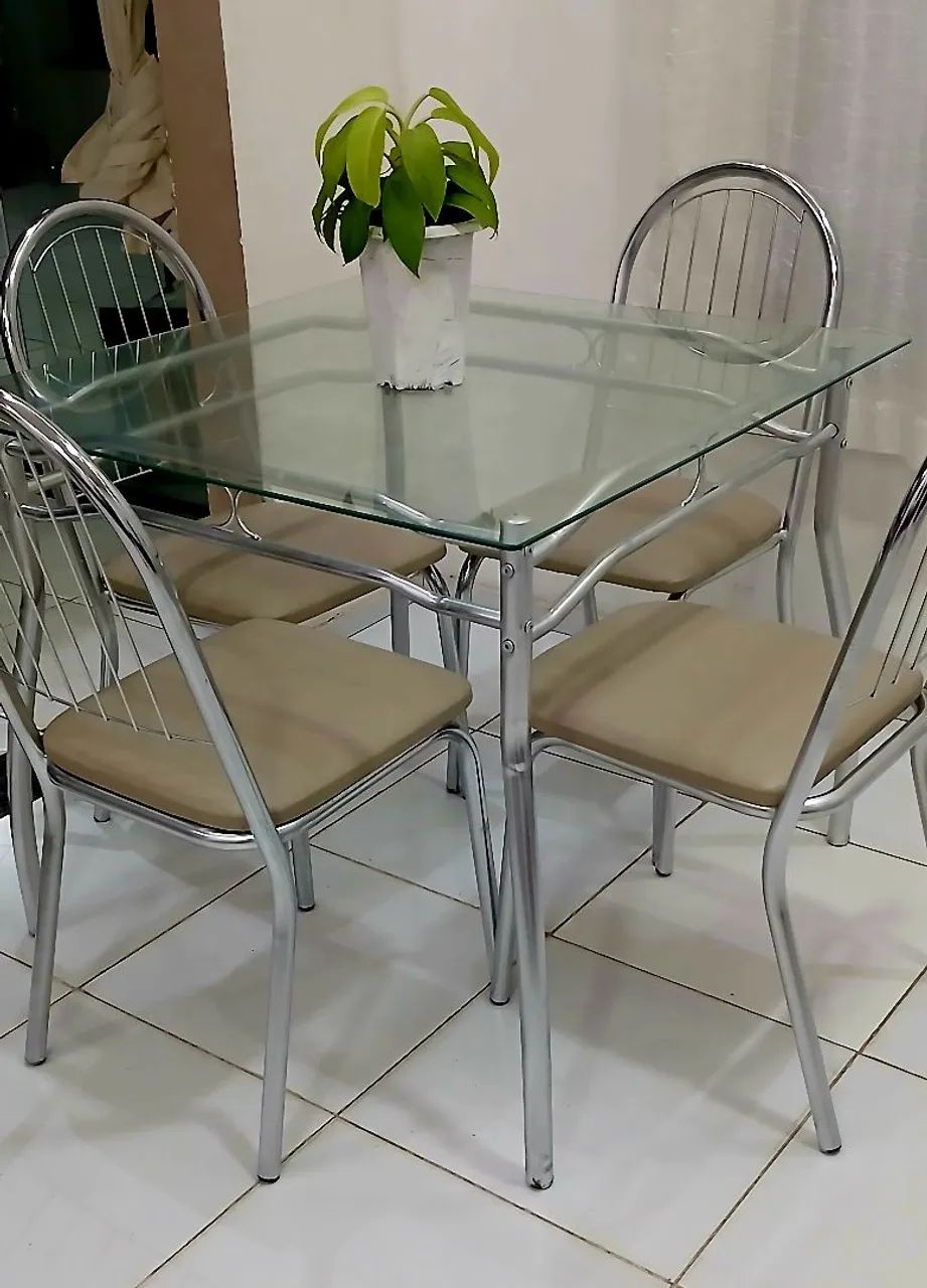 Mesa de Vidro com 4 Cadeiras  - Foto 4