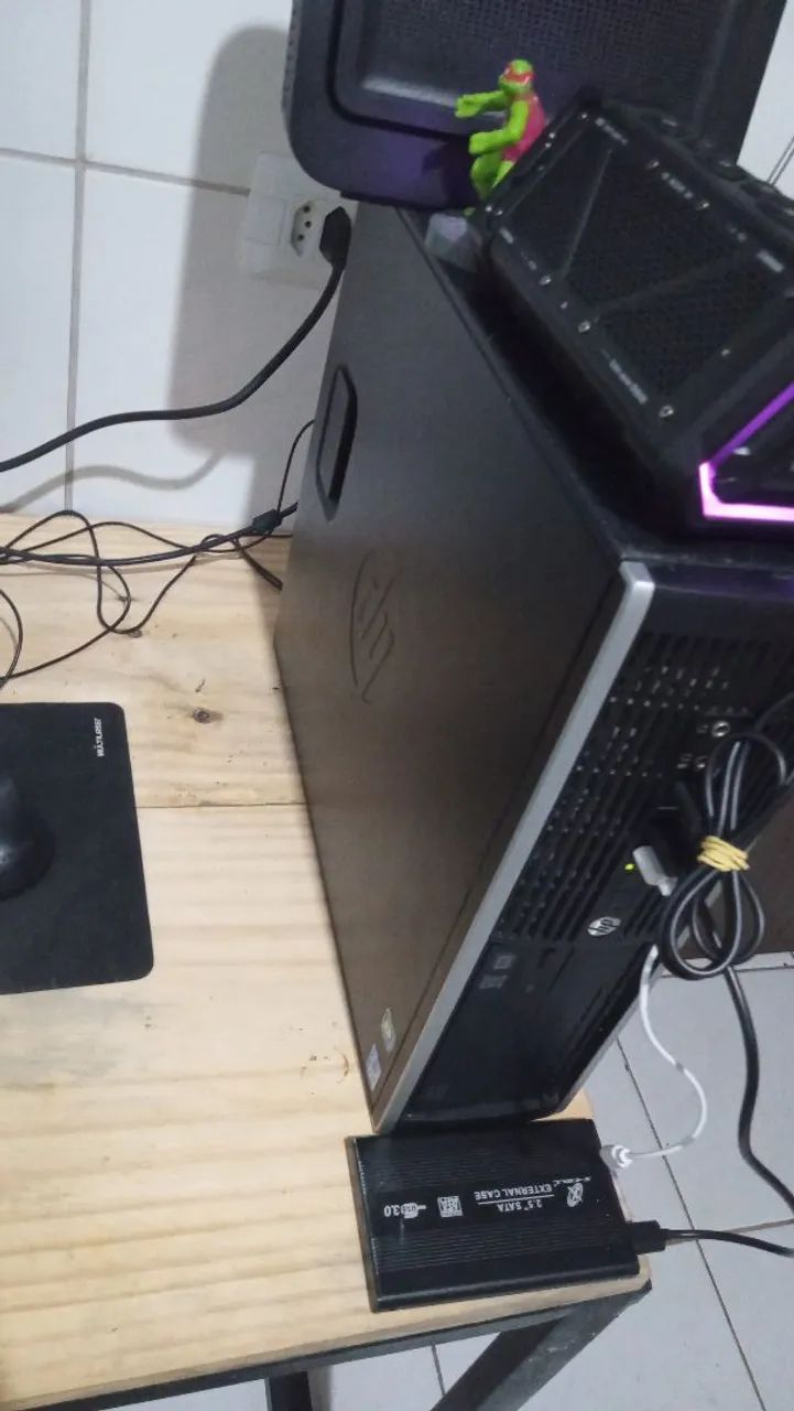 Computador e mesa - Foto 4