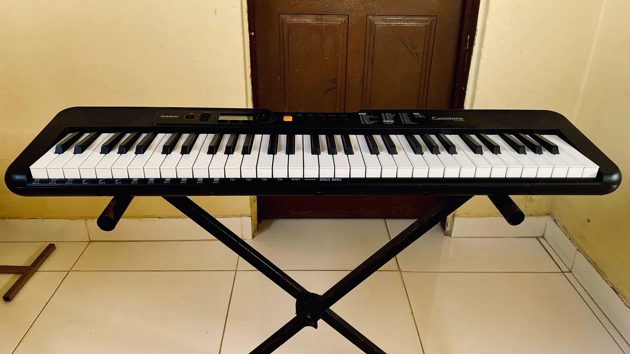 Teclado Casio Casiotone CT-S200 - 61 teclas | Preto | Semi novo - Foto 4