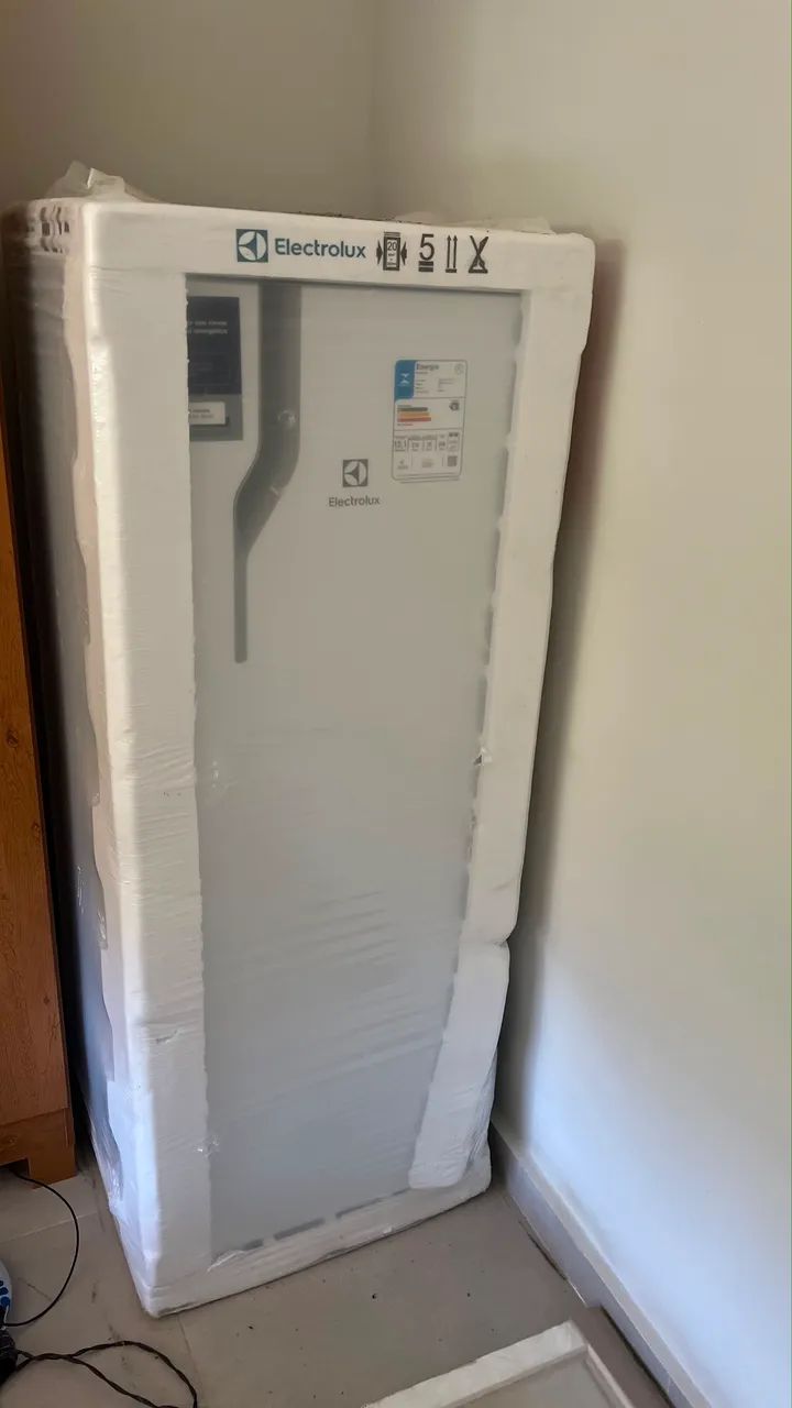 Vendo geladeira nova 