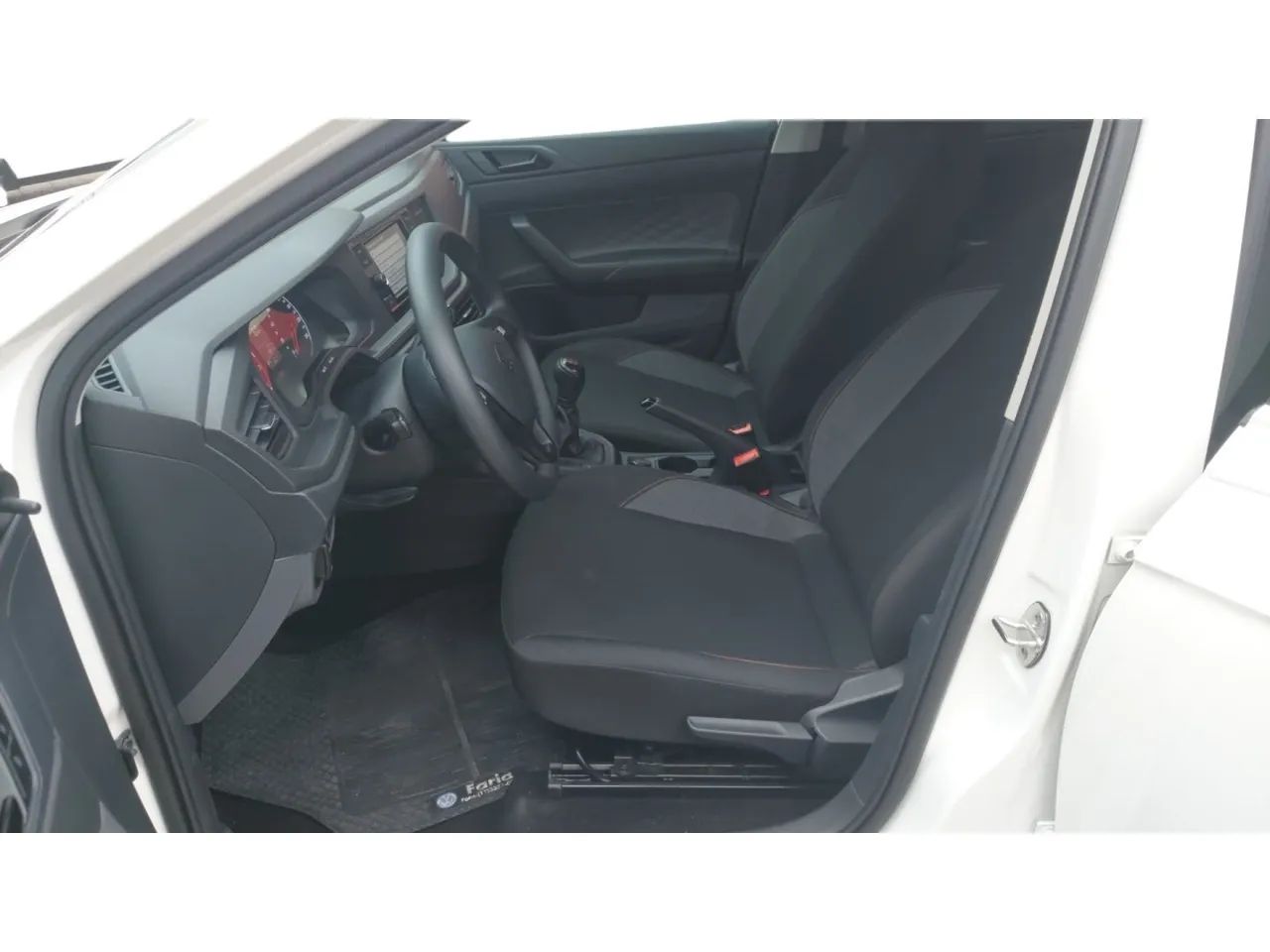 Volkswagen Polo Track 1.0 Flex 12V 5p, foto 11 de 14