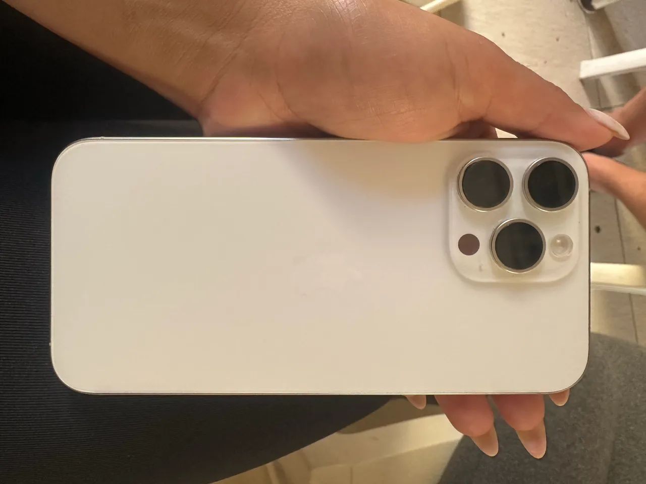 Vendo iPhone 16 pro Max branco bateria 95% - Foto 5