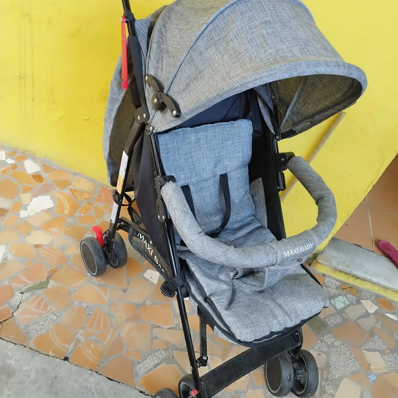 Carrinho guarda chuva MAXI BABY 