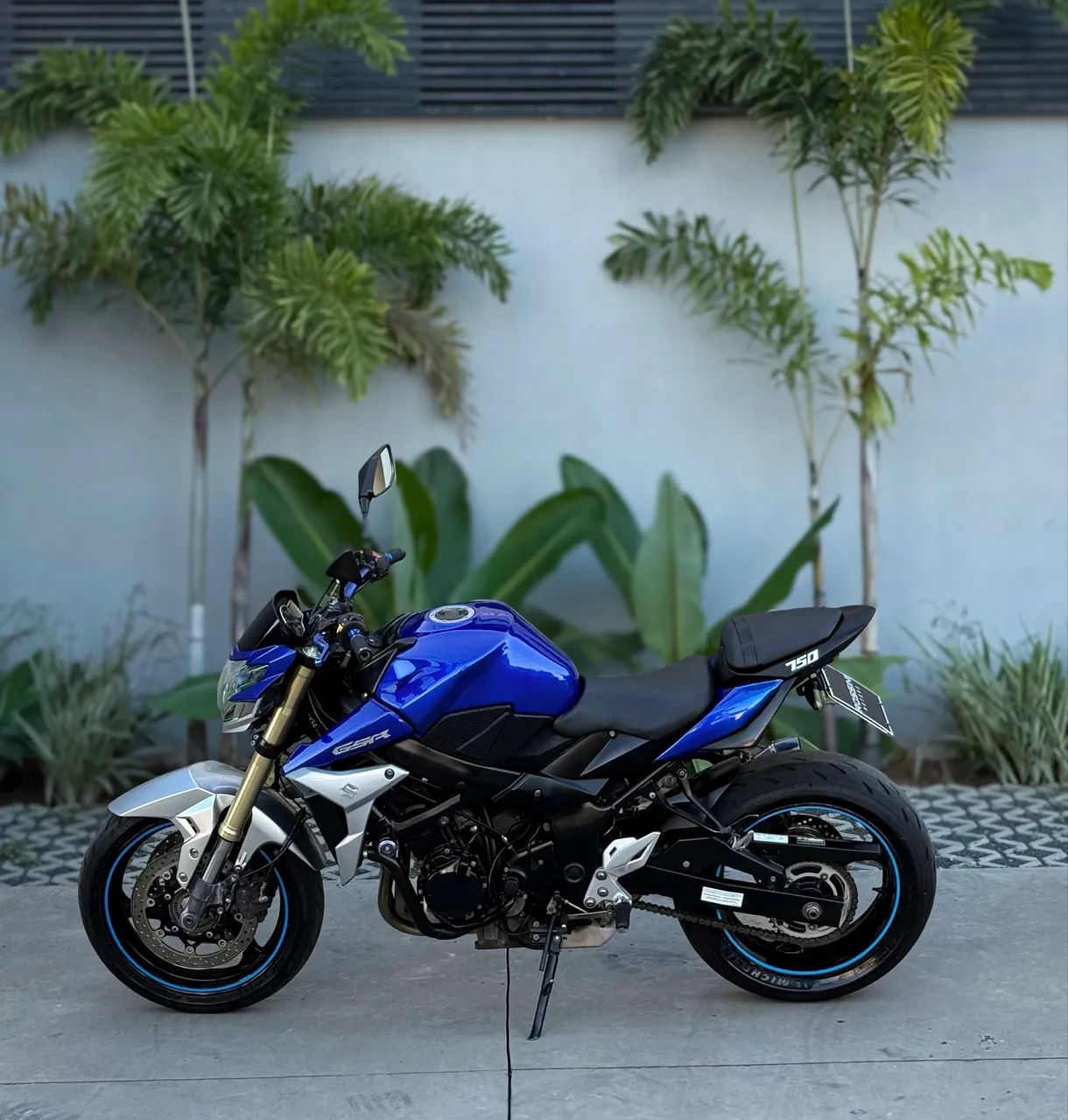 Suzuki GSR-X