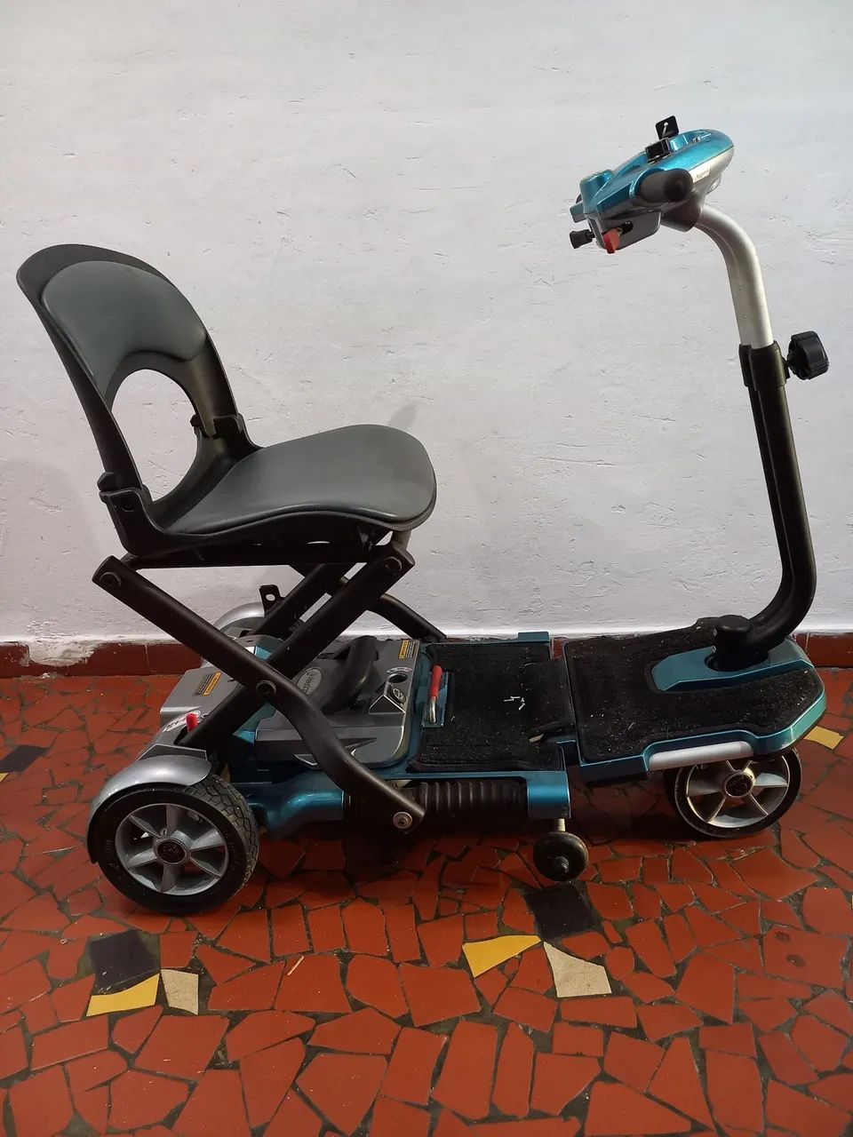 Cadeira  Rodas motorizada - Foto 5