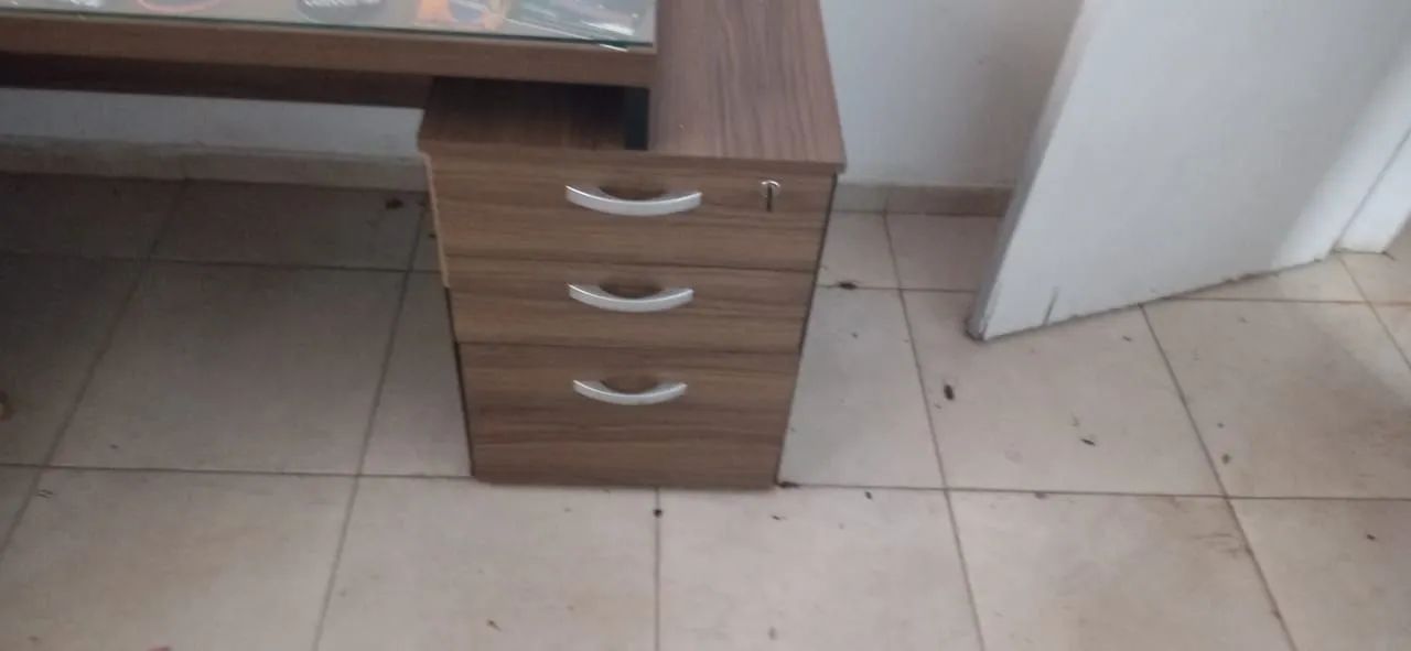 Mesa Escritorio em L com Gavetas - Foto 4