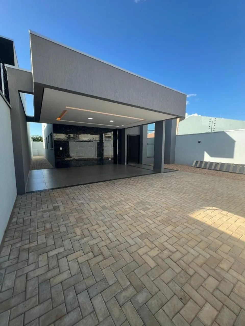 Casa nova com 3 quartos e area de lazer completa - Região norte 