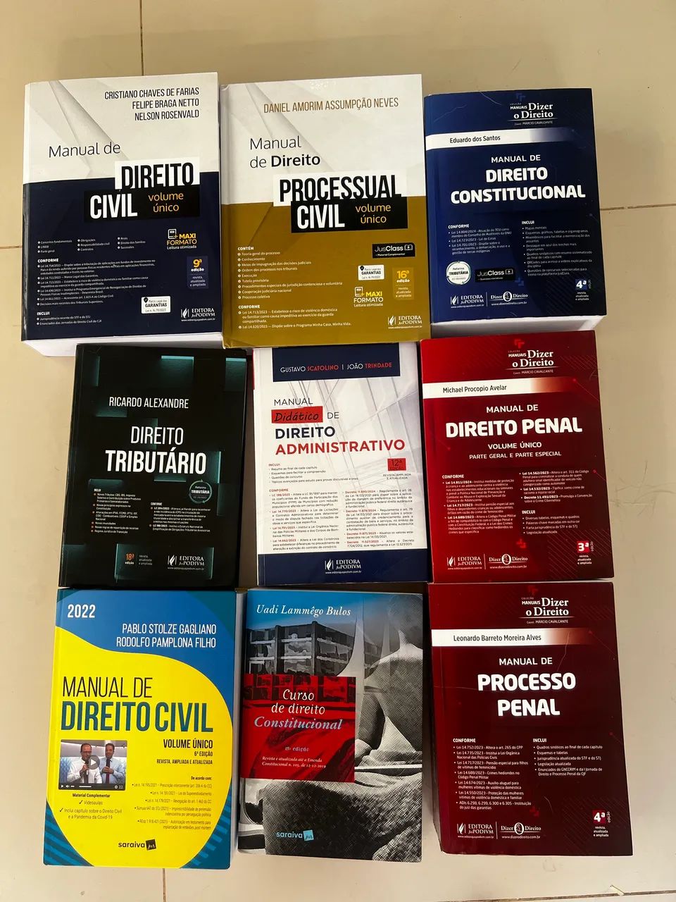 Vendo livros direito