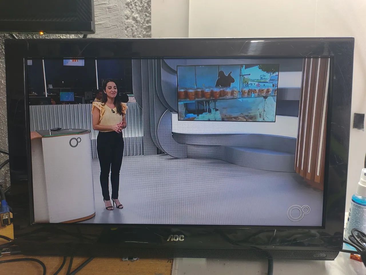Tv AOC 19 Pol  já pronta pra pindurar