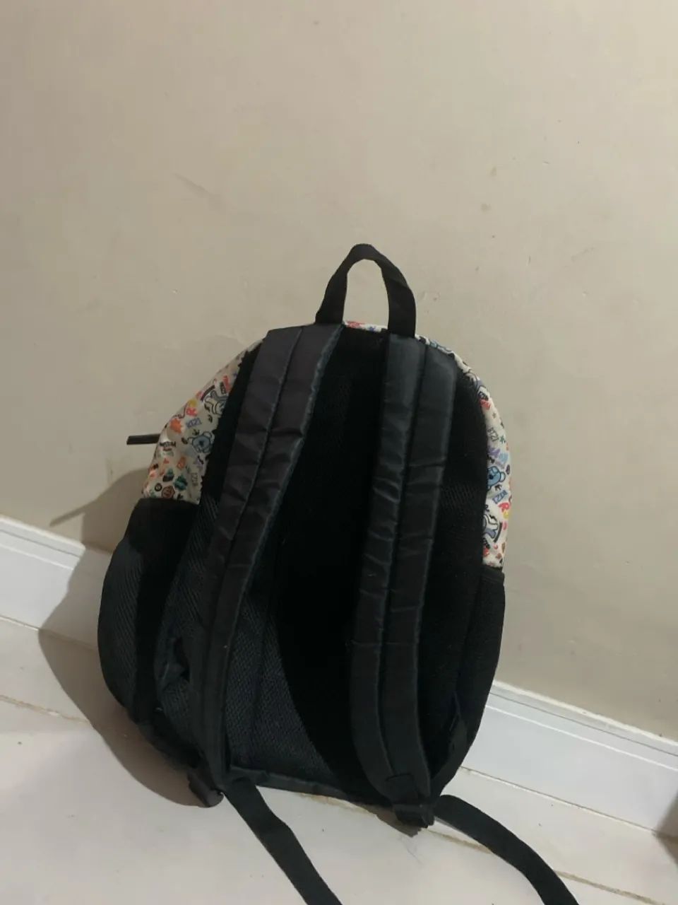 Mochila semi nova bts - Foto 2