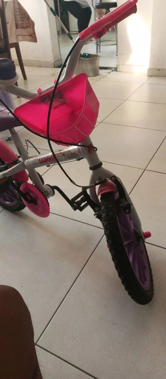 BICICLETA INFANTIL PRINCESAS ARO 1 COM CAPACETE  - Foto 2