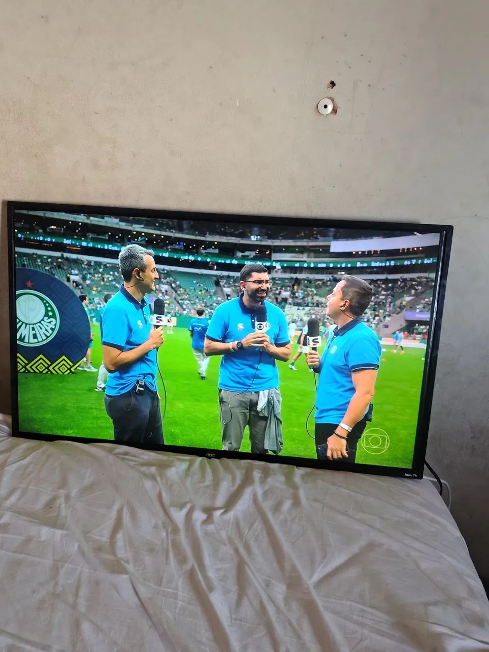 Vendo tv smart de 43 AOC ROKU. - Foto 4
