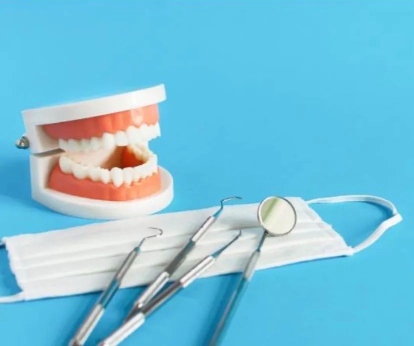 Procuro diária como dentista clínico geral 